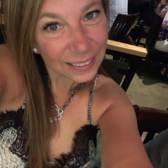 Meet your Posher, Lisa - Picture 1 of 1